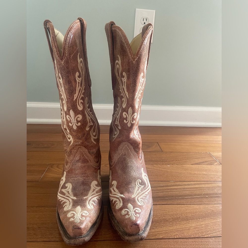 Women's Corral Distressed Brown with Embroidery Boots R1974 Size 5.5
